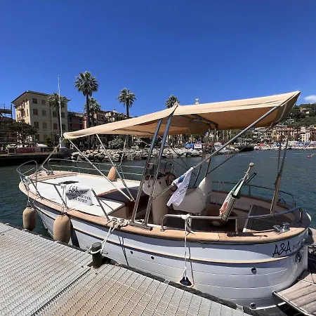 Apartament Mazzini 12, Elegant With Free Private Garage 800 M, Air Conditioning, Wi-fi, Just 100 M From The Public Rapallo