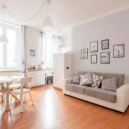 Mazzini 12, Elegant With Free Private Garage 800 M, Air Conditioning, Wi-fi, Just 100 M From The Public