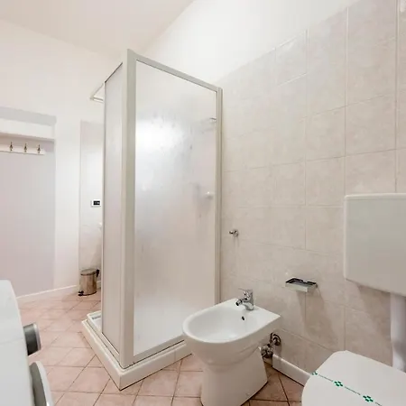 Mazzini 12, Elegant With Free Private Garage 800 M, Air Conditioning, Wi-fi, Just 100 M From The Public *