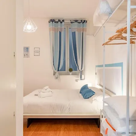 Mazzini 12, Elegant With Free Private Garage 800 M, Air Conditioning, Wi-fi, Just 100 M From The Public