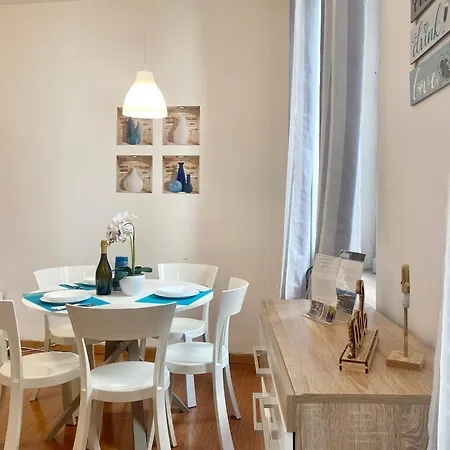 Mazzini 12, Elegant With Free Private Garage 800 M, Air Conditioning, Wi-fi, Just 100 M From The Public * Rapallo