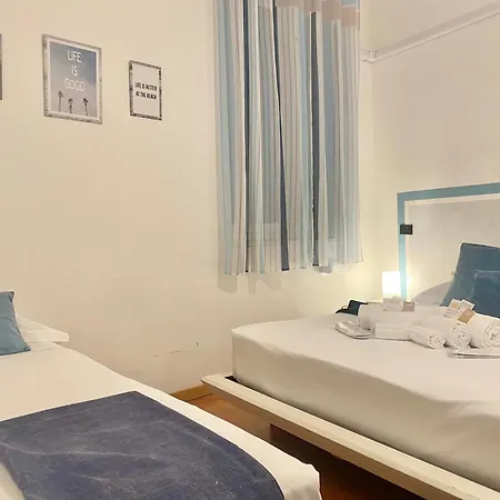 Apartament Mazzini 12, Elegant With Free Private Garage 800 M, Air Conditioning, Wi-fi, Just 100 M From The Public Rapallo