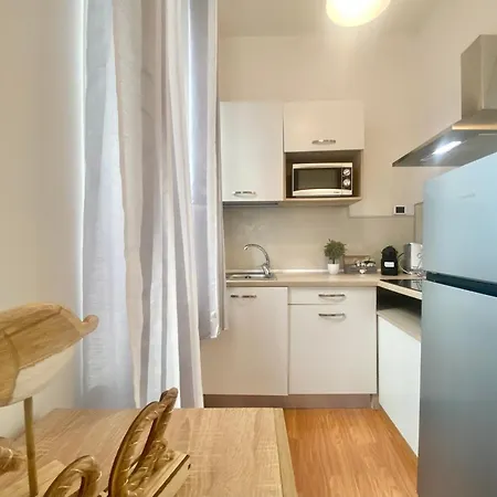 Mazzini 12, Elegant With Free Private Garage 800 M, Air Conditioning, Wi-fi, Just 100 M From The Public Rapallo
