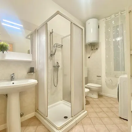 Mazzini 12, Elegant With Free Private Garage 800 M, Air Conditioning, Wi-fi, Just 100 M From The Public Apartament *