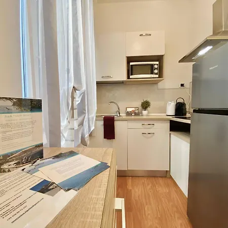 Mazzini 12, Elegant With Free Private Garage 800 M, Air Conditioning, Wi-fi, Just 100 M From The Public * Rapallo