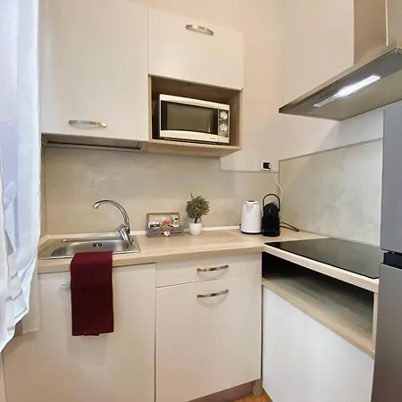 Mazzini 12, Elegant With Free Private Garage 800 M, Air Conditioning, Wi-fi, Just 100 M From The Public Rapallo