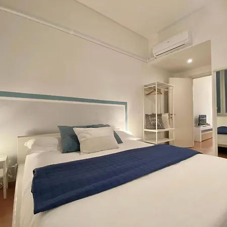 Mazzini 12, Elegant With Free Private Garage 800 M, Air Conditioning, Wi-fi, Just 100 M From The Public * Rapallo