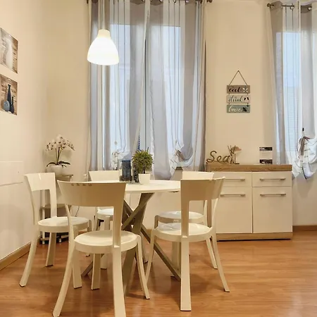 Mazzini 12, Elegant With Free Private Garage 800 M, Air Conditioning, Wi-fi, Just 100 M From The Public Apartament